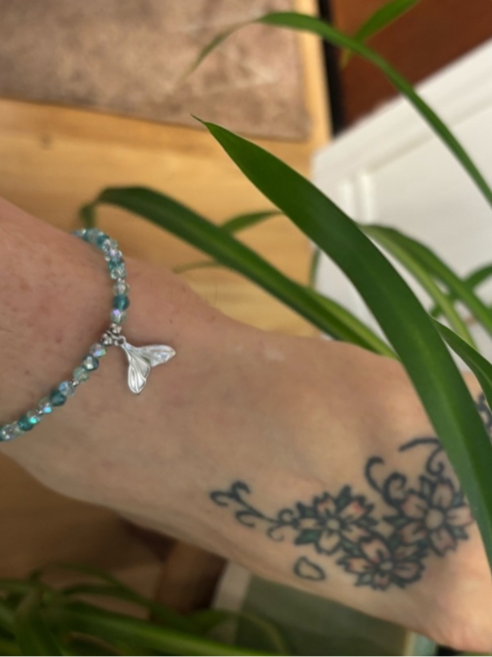 *ANKLET* S.Steel Gold Paw Print & AB Red White Blue Glass Stretchy Anklet - Picture 7 of 8